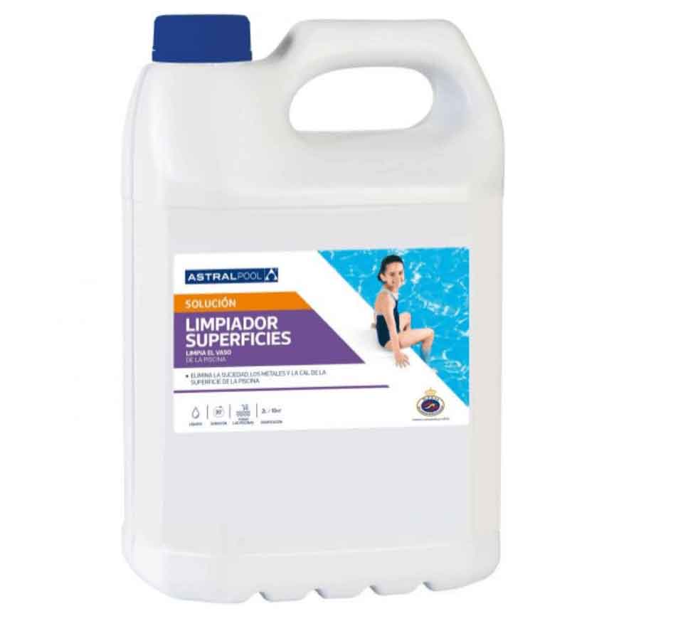 producto antialgas para tratamiento de algas en la piscina.